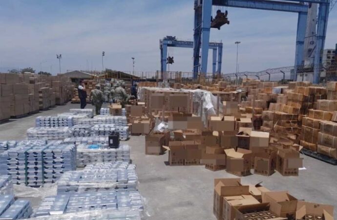 Semar aseguró 980 cajas de tequila con metanfetaminas en Colima