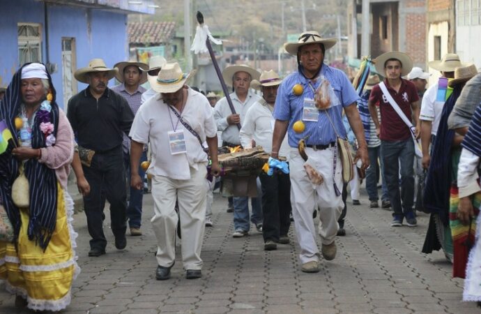 Comuneros demandan revocación de alcalde en Michoacán