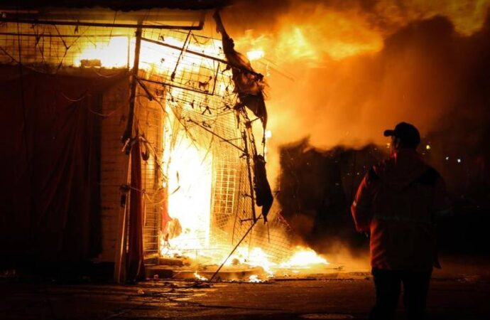 Incendio en mercado Independencia en Michoacán