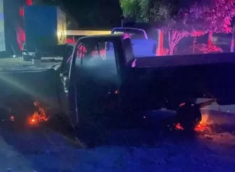 Ataques con drones ‘explosivos’ dejan un muerto y autos incendiados en Apatzingán