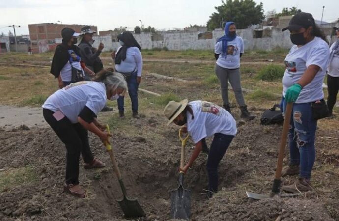 Madres Buscadoras de Jalisco informaron que encontraron restos humanos en una cubeta de pozole