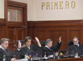 Ministros de la Suprema Corte invalidan el ‘Plan B’ del presidente AMLO