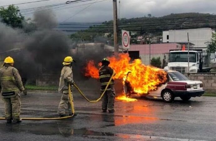 Atacan a transporte público, dejan muertos y heridos en Guerrero