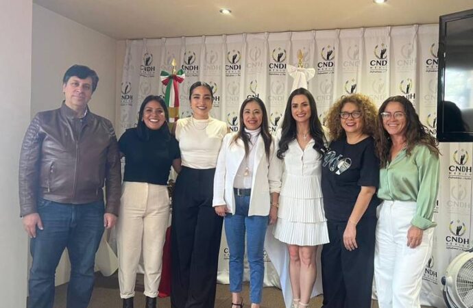 Mujeres piden a la CNDH presente controversia constitucional contra reforma antiparitaria