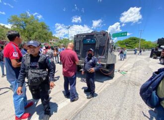 Liberan a 13 funcionarios retenidos tras bloqueos en Guerrero