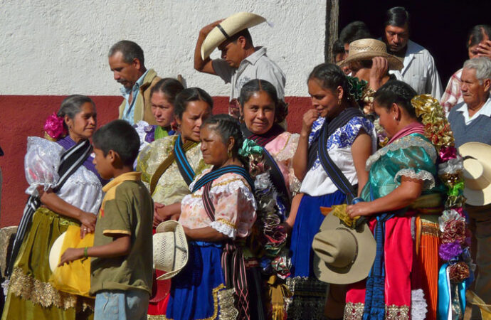 Anuncian obras de infraestructura en pueblos indígenas de Michoacán