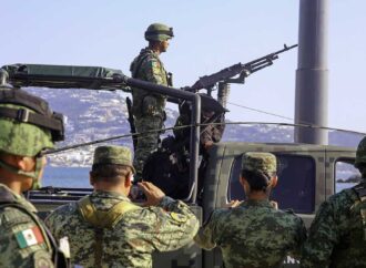 México envía 1.200 militares más a la violenta región de Michoacán