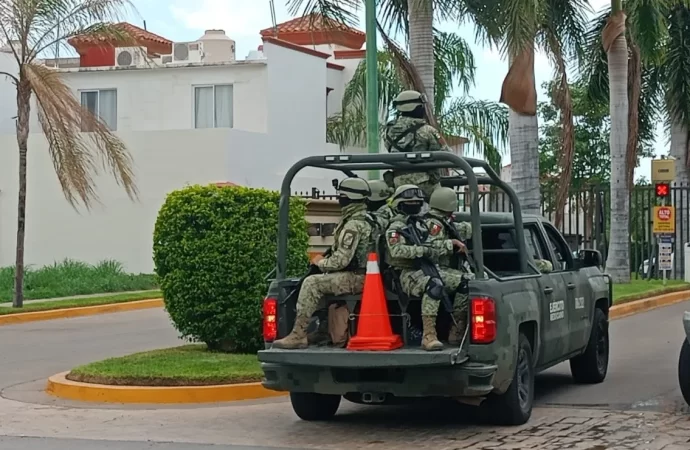 Reportan operativos en Culiacán, Sinaloa; resguardan inmuebles en espera de órdenes de cateo