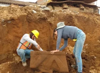 INAH encuentra un Chac Mool en excavaciones en Pátzcuaro, Michoacán