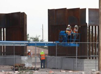 Ya comenzaron a reforzar el muro fronterizo entre Ciudad Juárez y El Paso, Texas