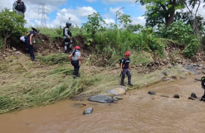 Encuentran vivos a tres extraviados luego del paso de Lidia por Colima