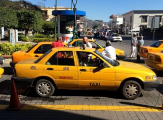 Operadores de taxis serán capacitados  en materia turística