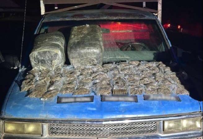 Guardia Nacional localiza vehículo con más de 100 dosis de marihuana y huachicol en Nayarit