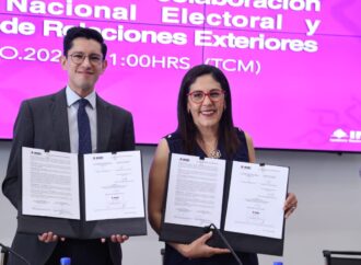 Firman convenio el INE y Secretaría de Relaciones Exteriores para que mexicanos puedan podrán votar en 23 consulados